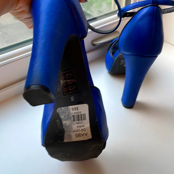 Fabulous high heels. Electric blue with black piping - Picture 4 of 4